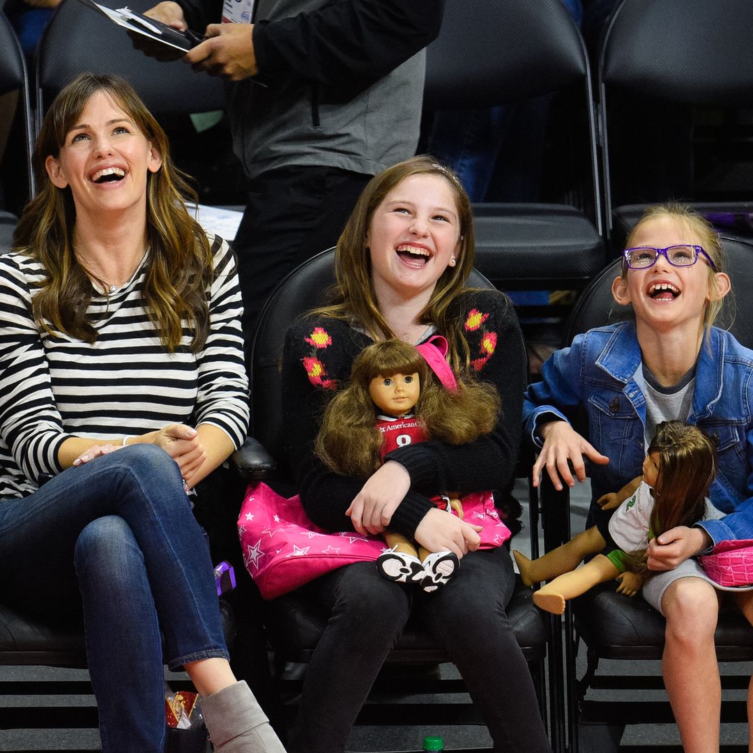 Jennifer Garner (left) and Violet Affleck (right) went to watch a basketball game between the Boston Celtics and the Los Angeles Clippers at the Staples Center on January 19, 2015 in Los Angeles, California.