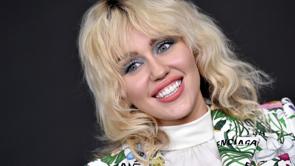 Miley Cyrus’ major hair transformation has fans doing a double take