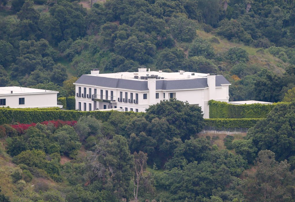 J-Lo and Ben's huge mansion