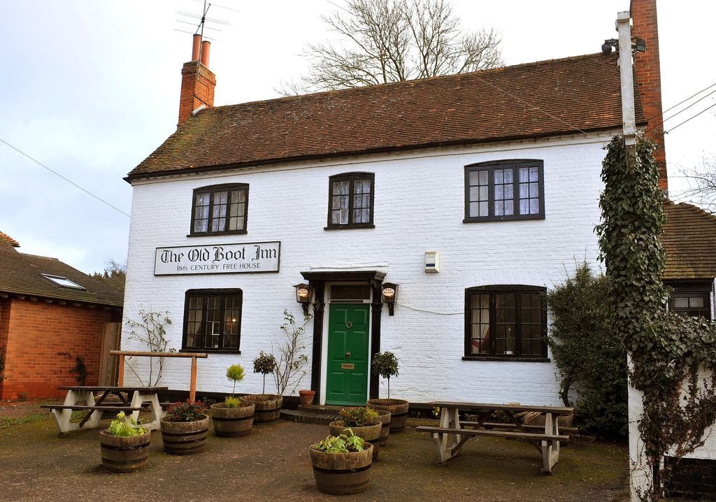 This cozy pub is close to the Middleton family home