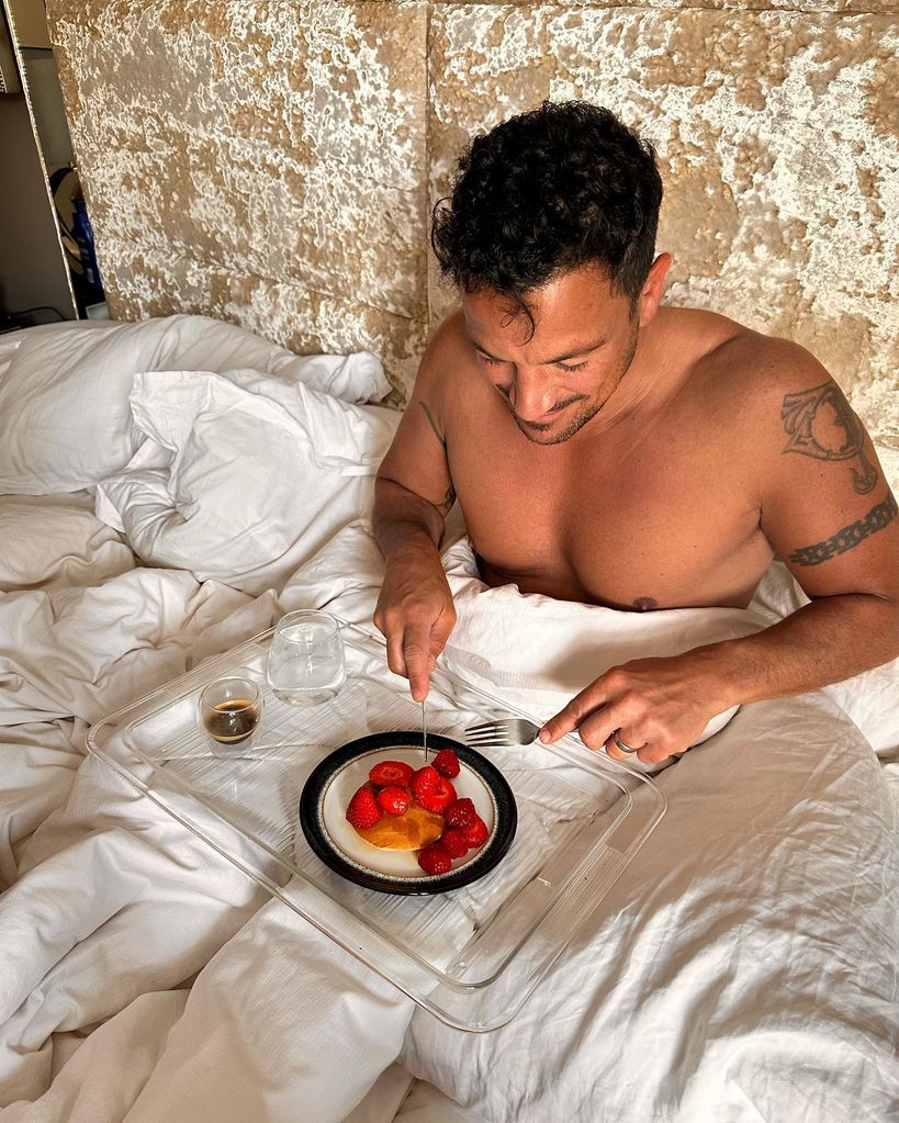 peter andre having breakfast in bed 