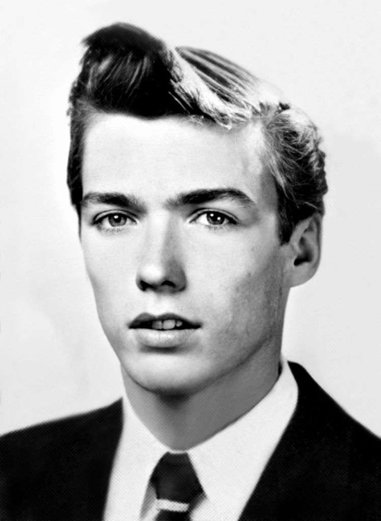 2D83EGH 1949, USA: Famous American film actor and director Clint Eastwood (born 1930), photo from the school yearbook, aged 19. Unknown photographer. - History - Photo Story - The Artist - Film - Cinema - Sex Symbol - Persona da Giovane - Personality Da Giovane - Personality When Young - Infanzia - Childhood - Tie - Cravetta - Annuario Scholastico --- Archivio GBB. Photo taken in 1949. Exact date unknown.