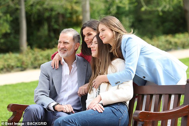 Smart jackets and casual trousers/jeans were the trend of the day for family photoshoots