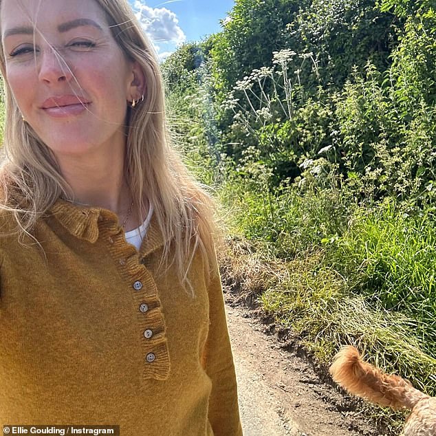 In the pictures that Ellie shared, she looked stunning as she enjoyed the sun