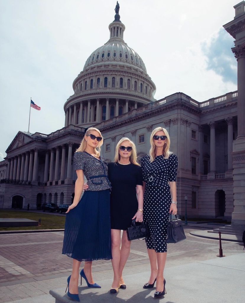 Paris Hilton, Kathy Hilton and Nicky Hilton standing in front of the Congress building