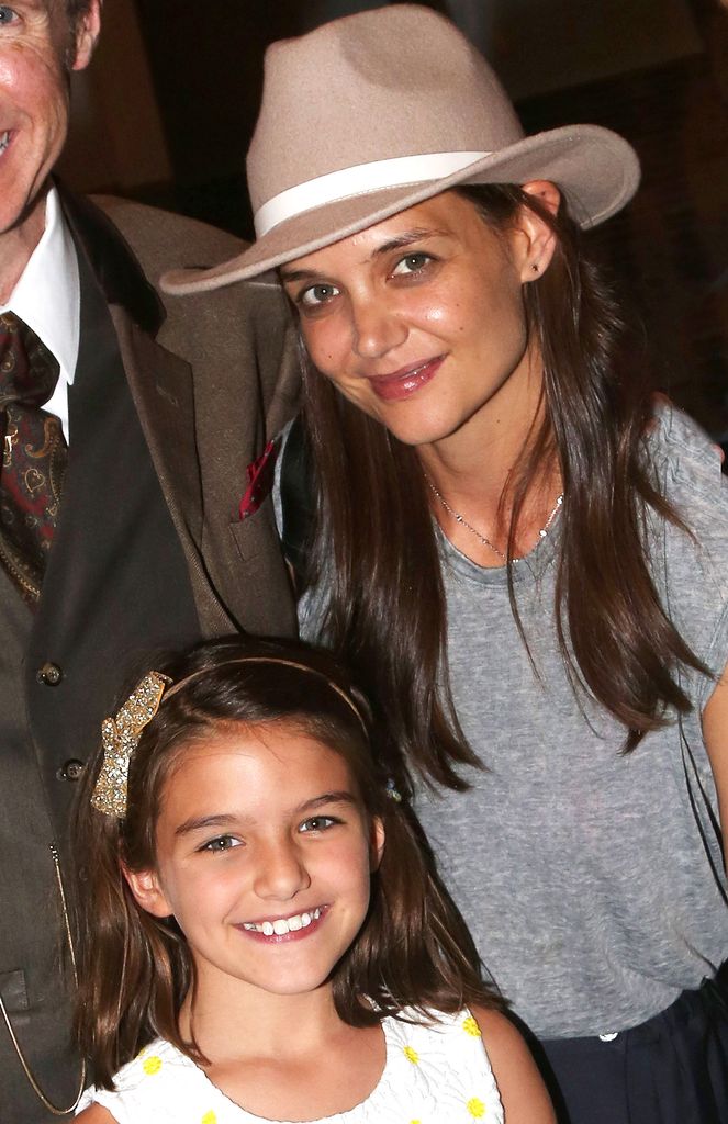 Suri Cruise and her mother Katie Holmes pose backstage at the hit musical "finding Neverland" July 30, 2016 at the Lunt Fontaine Theatre on Broadway in New York City