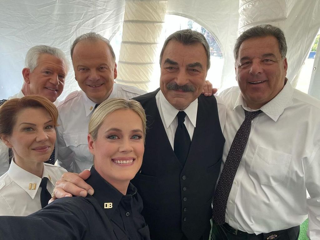 Abigail Hawk takes a selfie with Tom Selleck and the cast of Blue Bloods