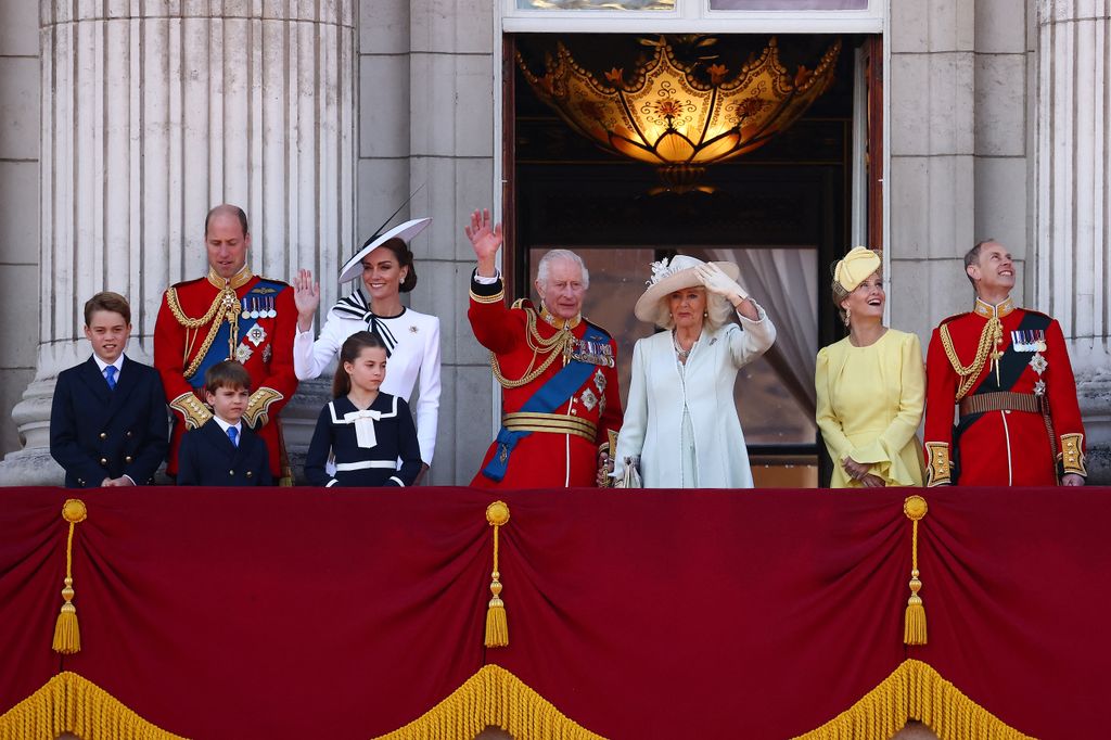 The royals wave from the balcony 