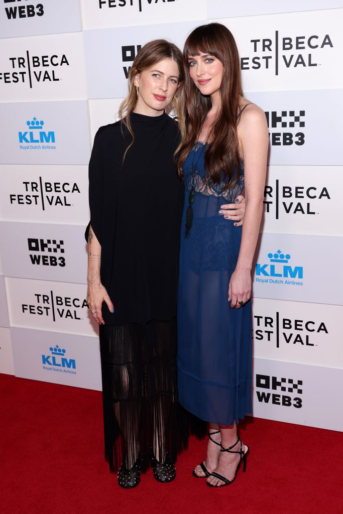 (L-R) Roe Donnelly and Dakota Johnson 