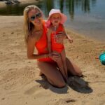 Patrick Mahomes’ swimsuit-clad wife Brittany twins with daughter in beach photo