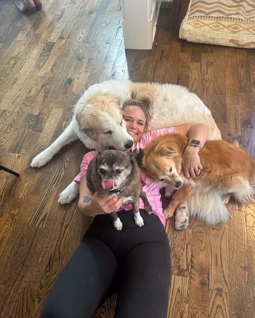 Miranda Lambert surrounded by her three puppies