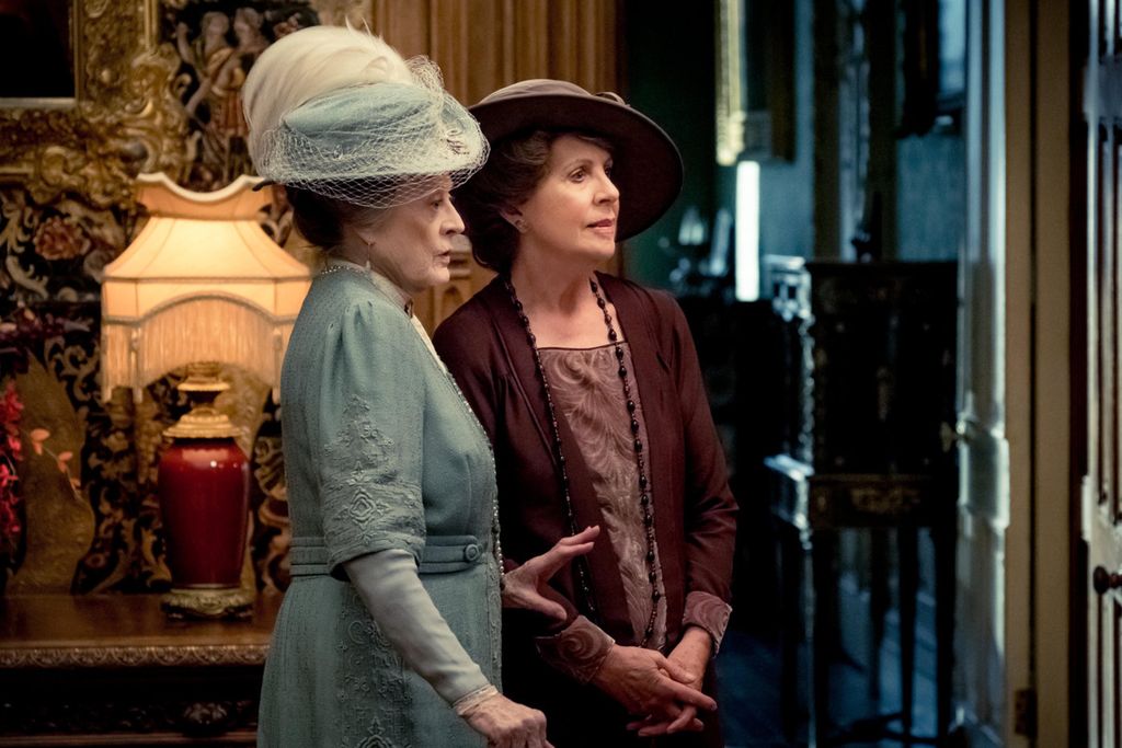 Maggie Smith and Penelope Wilton in the film Downton Abbey