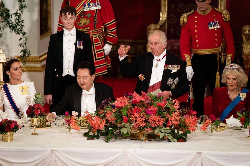 King raises toast at South Korea's state banquet