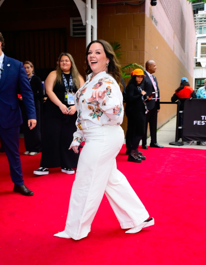 Melissa McCarthy steals the show on the red carpet