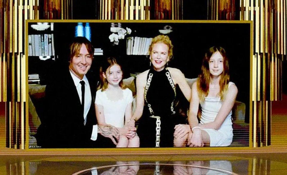 Nicole Kidman and Keith Urban with their daughters 