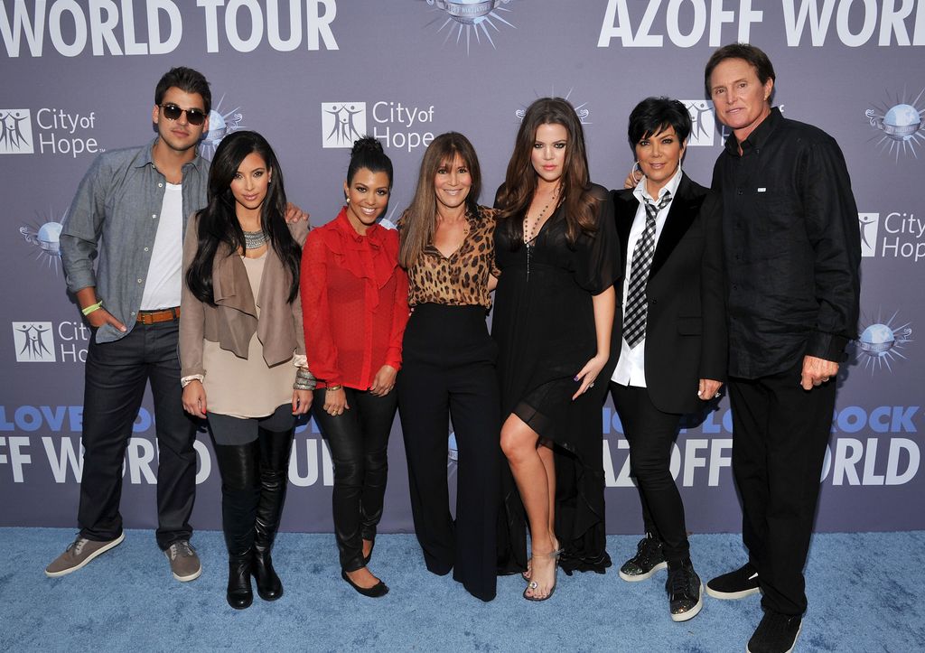 Rob Kardashian attends the 2011 Spirit of Life Awards with his sisters Kim, Kourtney, Shelly Azoff, Khloe Kardashian, Kris Jenner and Bruce Jenner 