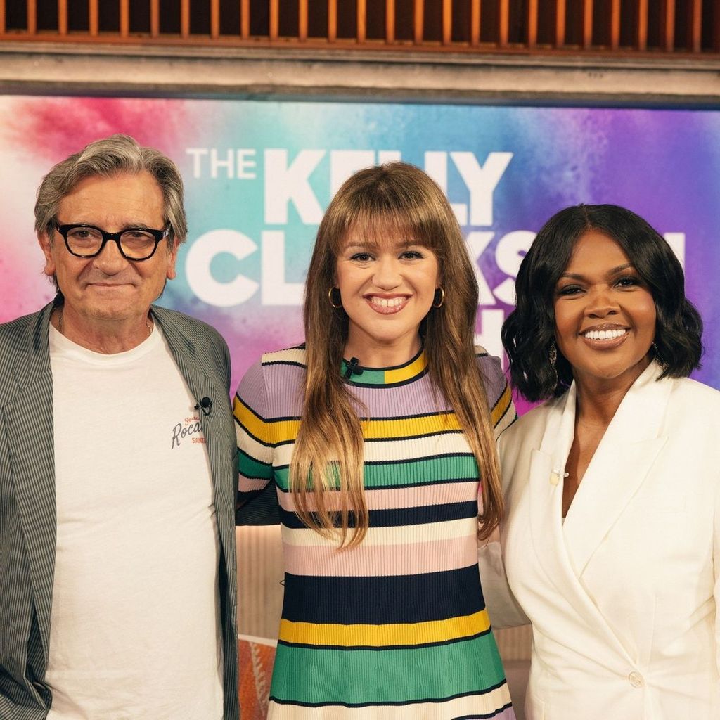 Kelly Clarkson (center) with Griffin Dunne (left) and CeCe Winans