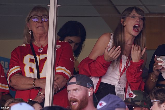 Swift sat with Travis' mom, Donna, as she cheered on the Chiefs for the first time.