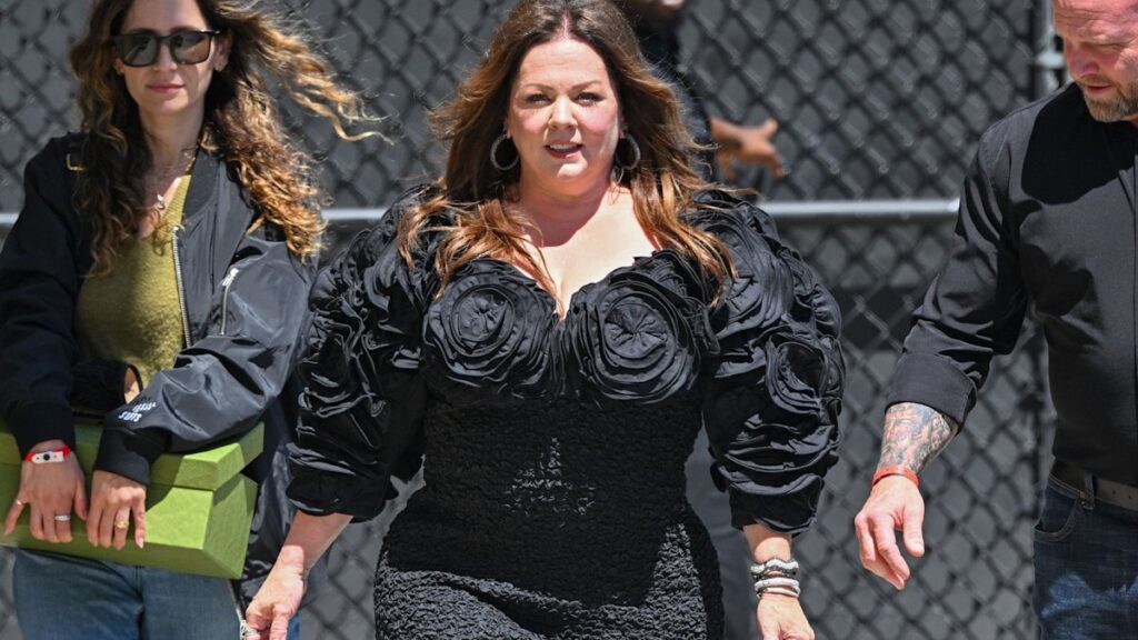 Melissa McCarthy showcases her incredible weight loss in waist-cinching black dress