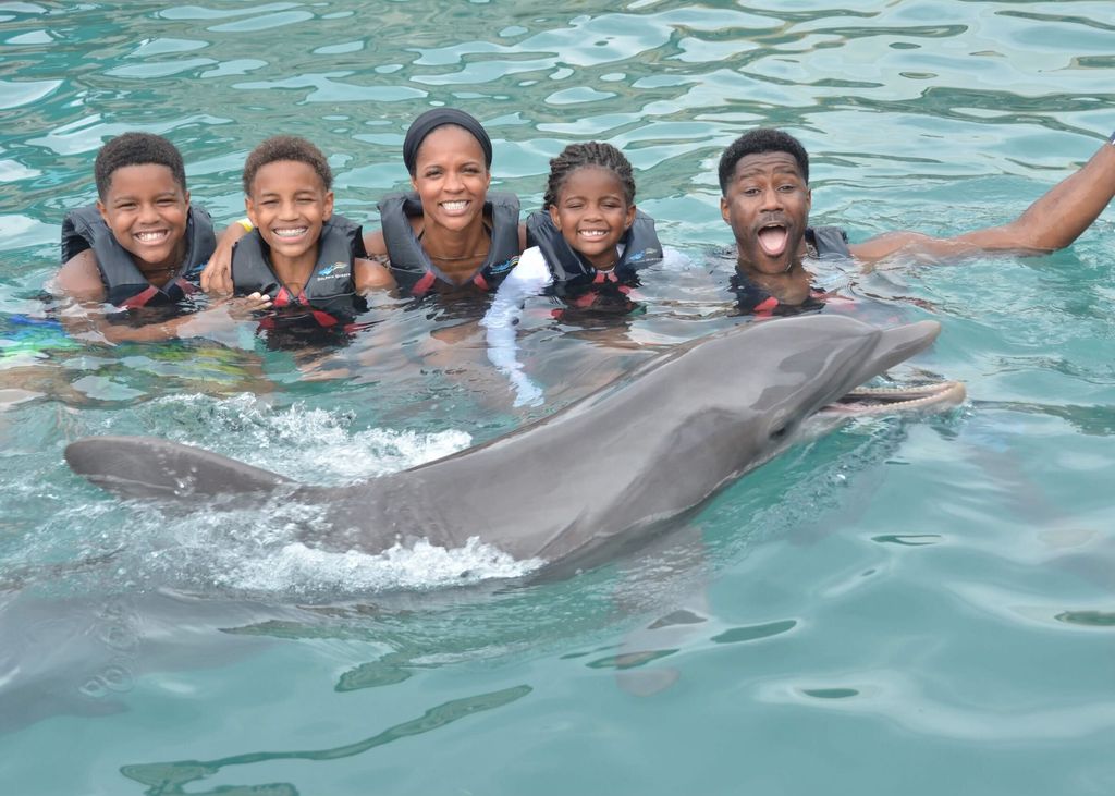 Nate Burleson with his wife Atoya (center) and three children