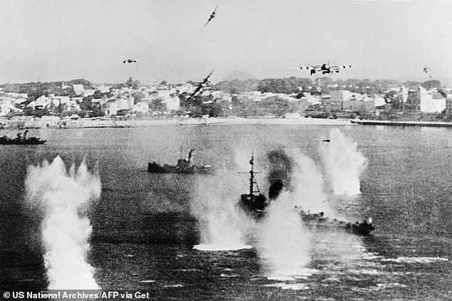 Allied planes bomb German boats to prepare for the landing of troops, Normandy 1944