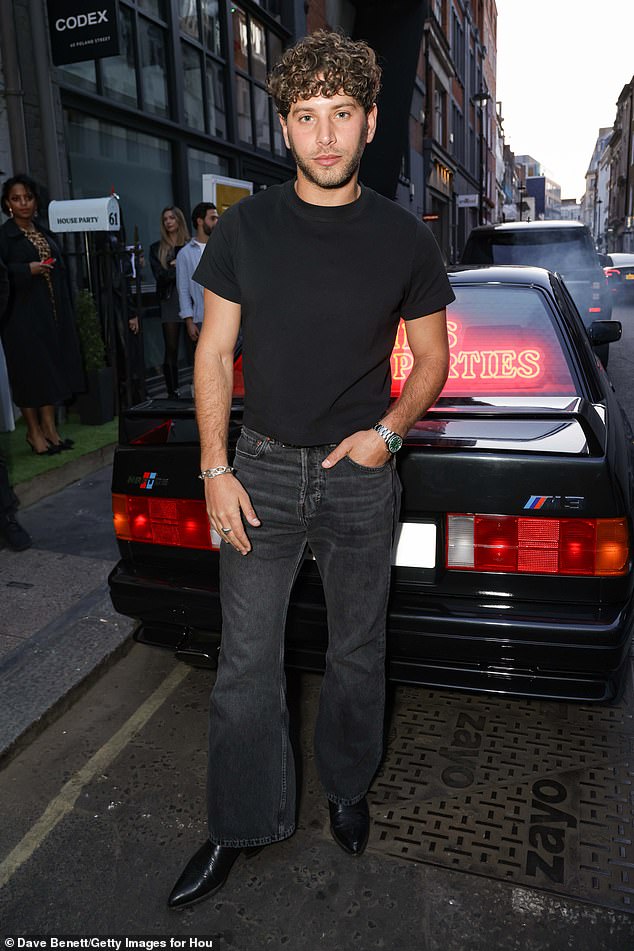 Eyal looked cool in jeans and a black t-shirt