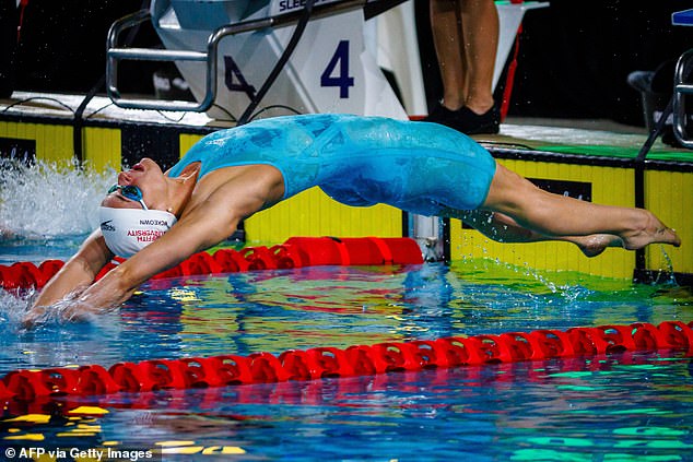 The 22-year-old Australian sensation shines in the women's 100m backstroke
