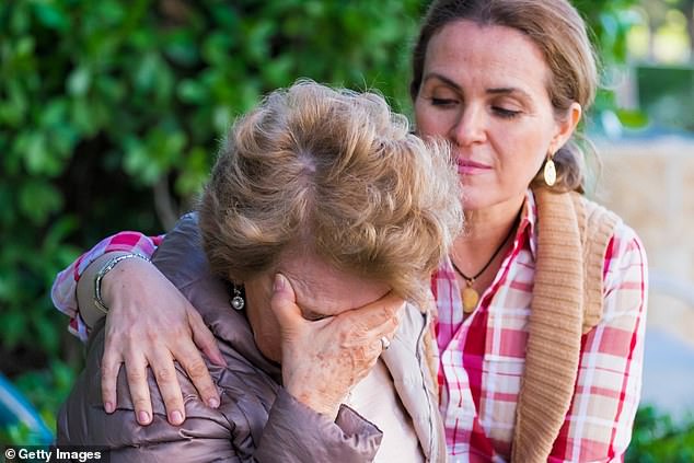 You’re more likely to get Alzheimer’s if your mom has it, major study suggests