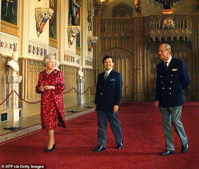 Naruhito strolls with Queen Elizabeth and Prince Philip at Windsor Castle in 2001