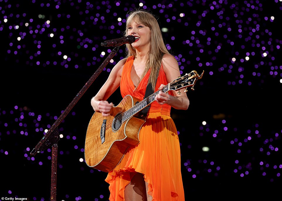 At each concert, the singer performs a selection of surprise songs on both her guitar and piano