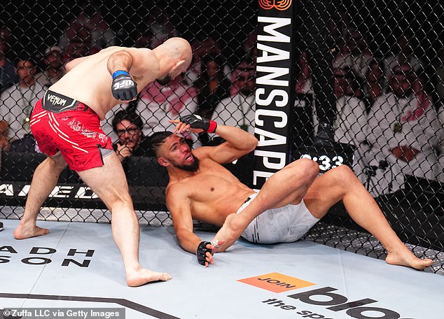 The final punch of the fight was thrown by Oezdemir when Walker was already on the floor