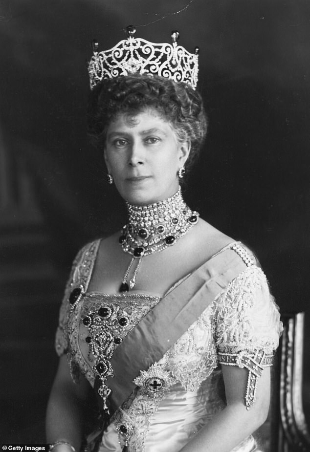 Queen Mary wearing the Durbar Emerald presented by India after the Delhi Durbar ceremony in 1911