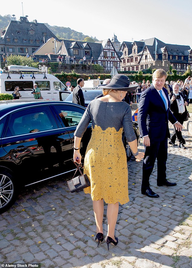 Queen Máxima of the Netherlands fainted after breaking the heel of her left shoe before a boat trip in Oberwesel, Germany, in 2018