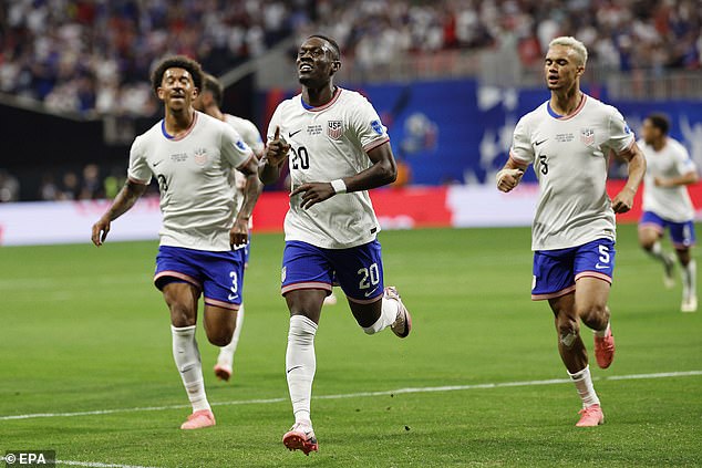 Fortunately for USA, Folarin Balogun (20) scored his second goal of the tournament to give them a 1-0 lead