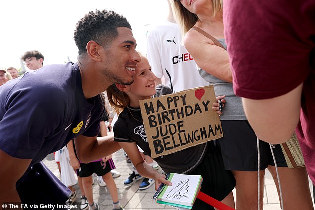 England players sang a song to wish Bellingham a happy birthday on his 21st birthday on Saturday, before he joined fans who also wished him