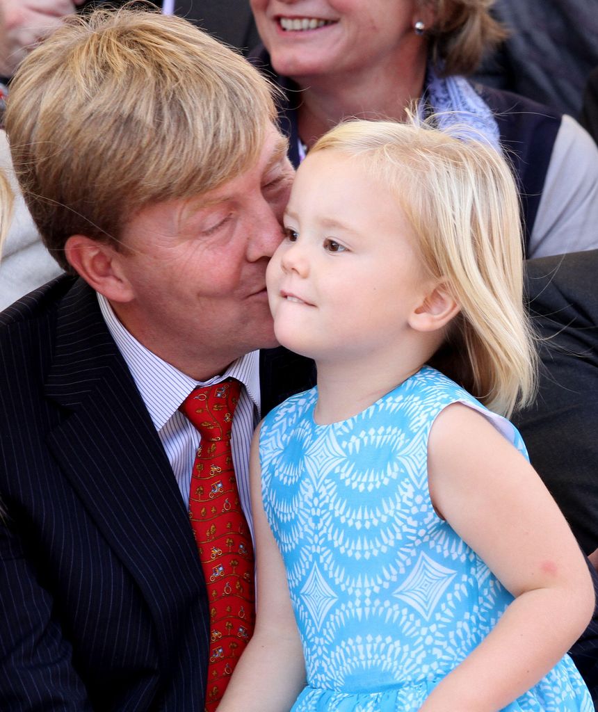 King Willem-Alexander kisses Princess Ariane 