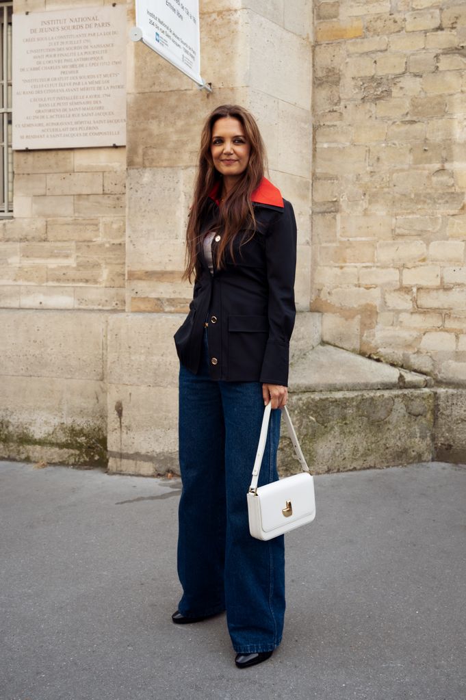 Katie Holmes has gone to Europe, photographed Haute Couture Fall/Winter 2024/2025 during Paris Fashion Week