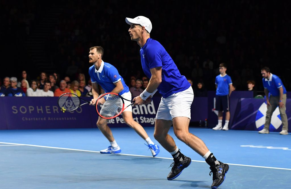 Andy Murray and Jamie Murray jumping