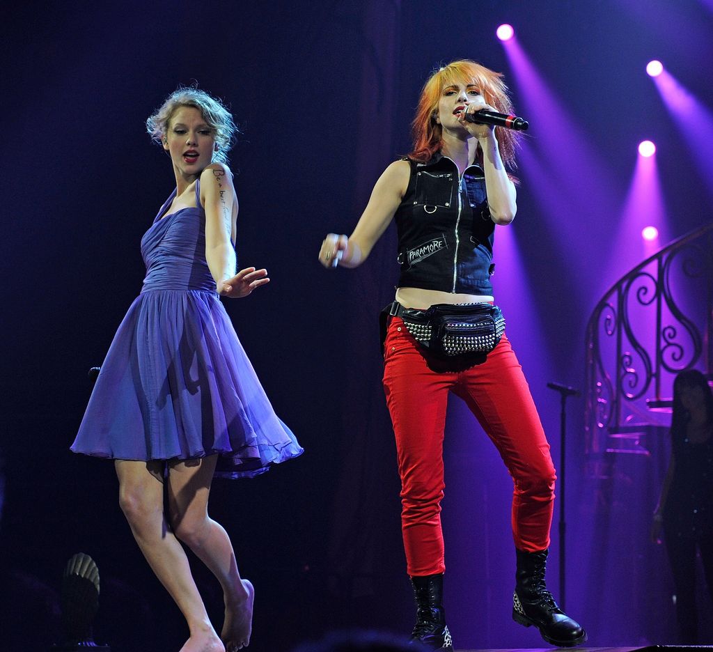 NASHVILLE, TENNESSEE - SEPTEMBER 16: Taylor Swift and Hayley Williams perform at the Bridgestone Arena in Nashville, Tennessee on September 16, 2011. (Photo: Frederick Breeden IV/WireImage)