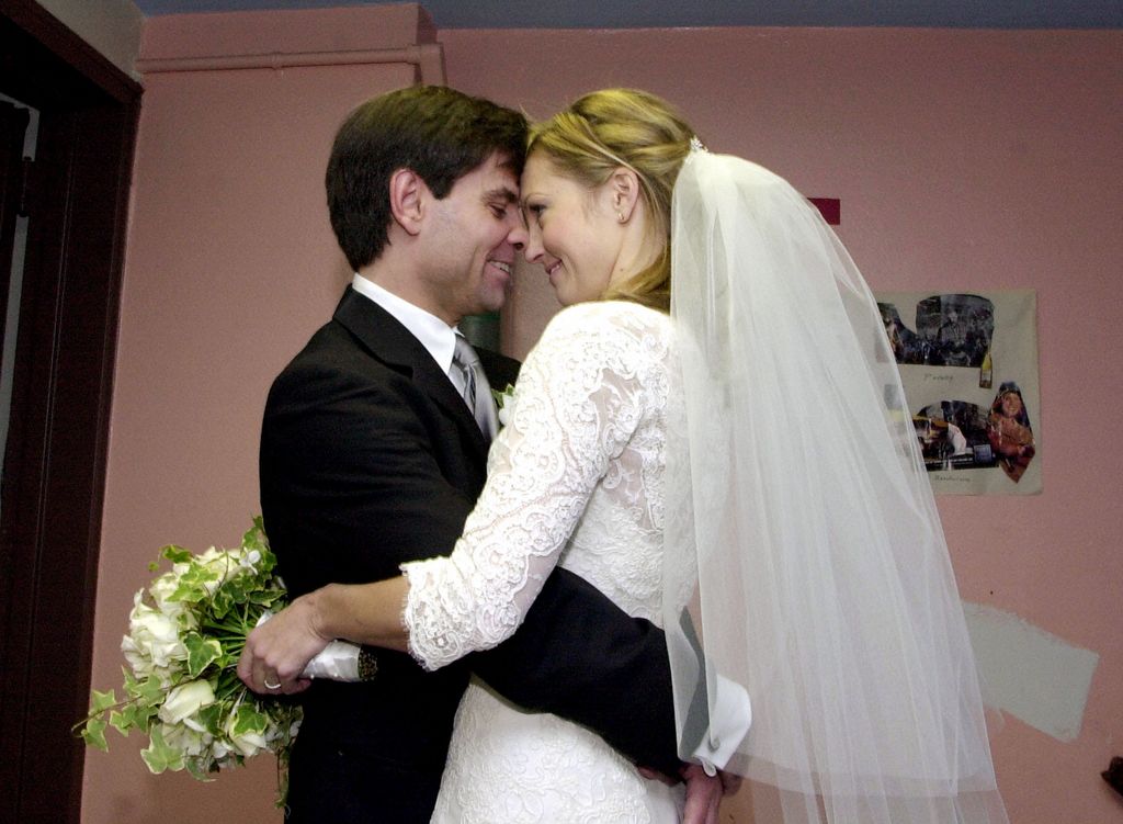 397580 15: Former presidential adviser George Stephanopoulos looks on at his new bride, Alexandra Wentworth, at the Holy Trinity Cathedral Greek Orthodox Church in New York City on November 20, 2001. (Photo: Dimitrios Panagos/Getty Images)