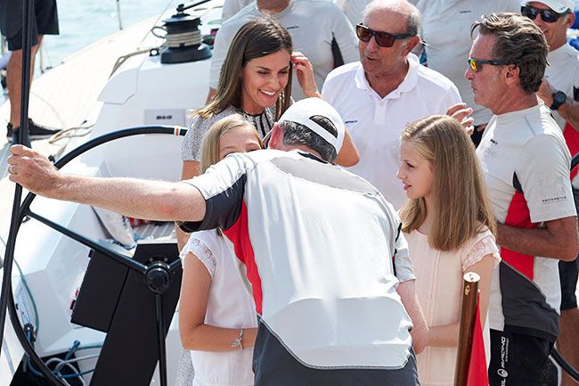King Felipe kisses daughter