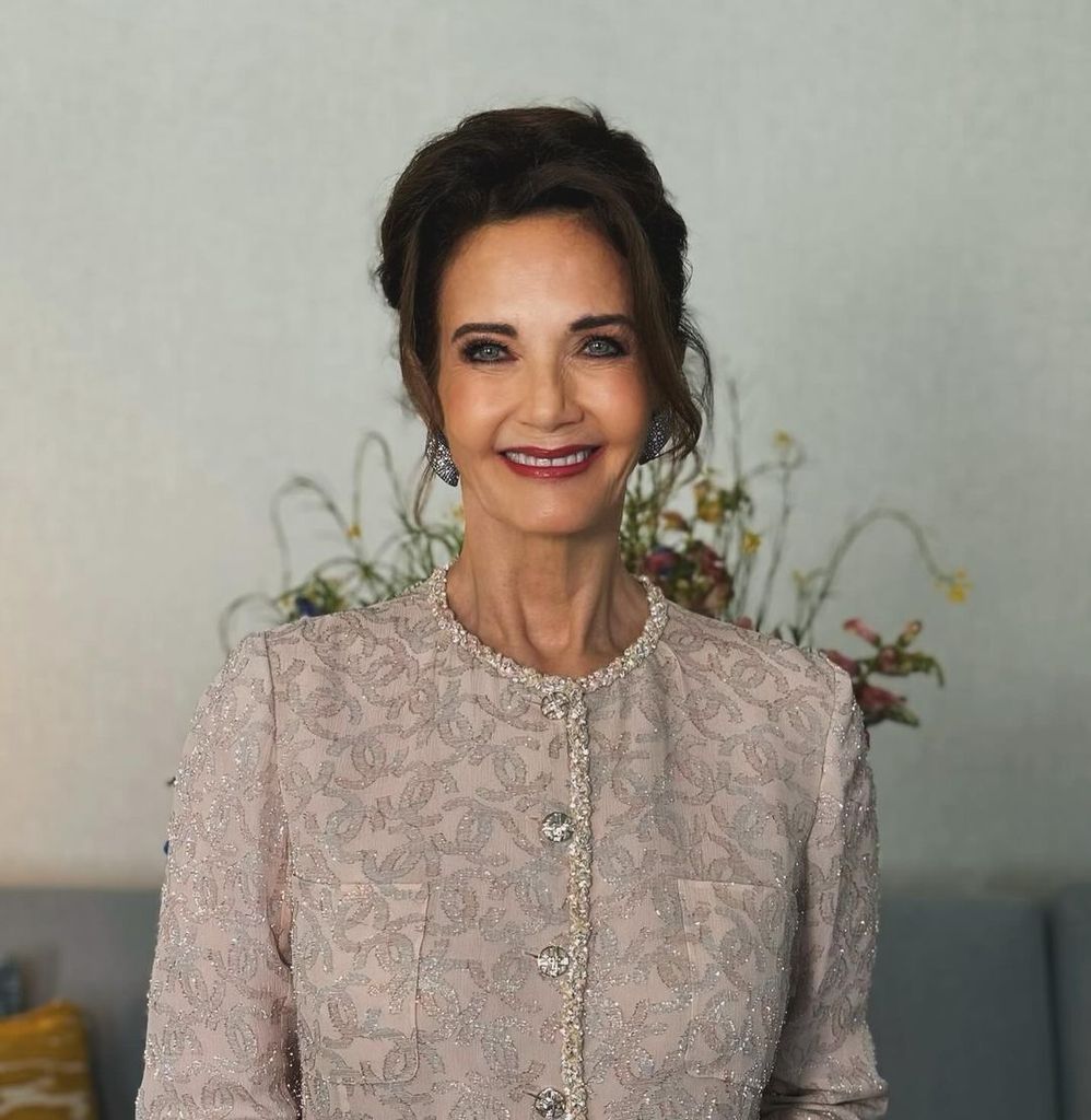 Lynda Carter smiles for the camera before a Los Angeles Democratic fundraiser