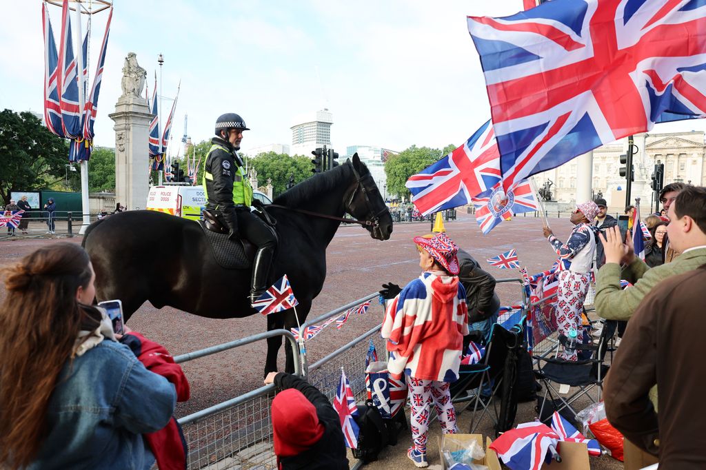 Police on horseback in front of Buckingham Palace