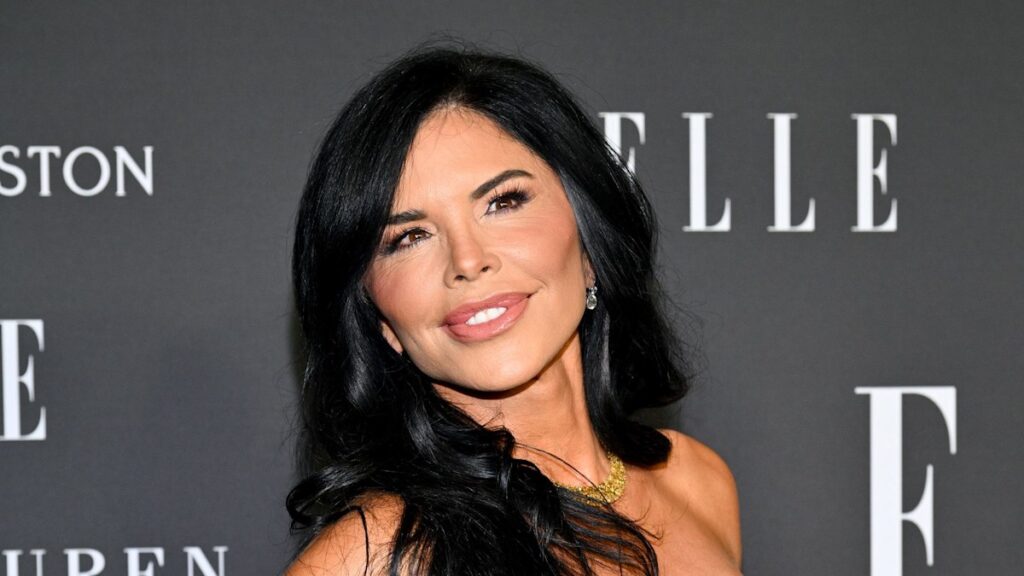 Lauren Sanchez soaks up the sun in a bodycon dress in glimpse of waterfront family girls’ trip