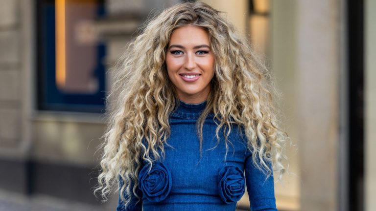 9 Layered Curly Haircuts That Look Best According to Hairdressers