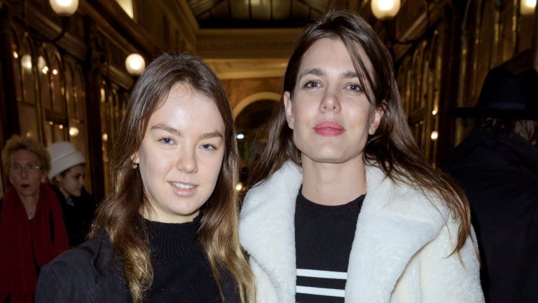 Carlotta Casiraghi receives the award from her sister and is supported by her family