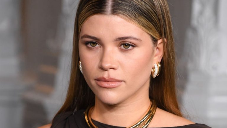 All you need are two rubber bands (and this trick) to copy Sofia Richie's polished hairstyle