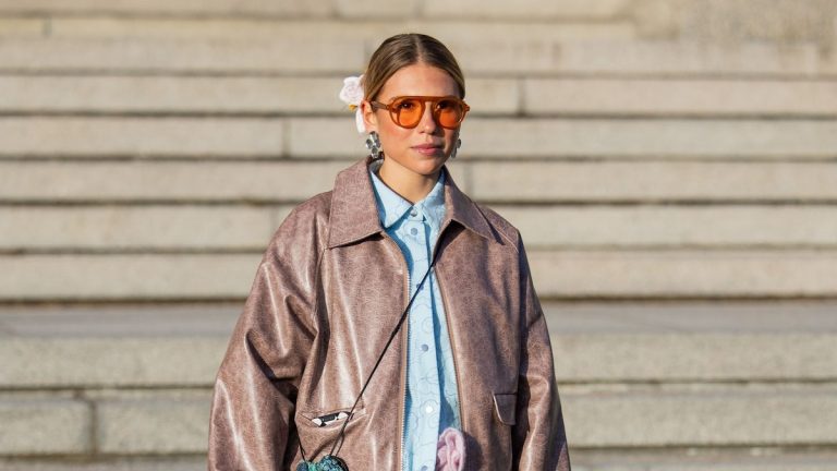 The 'wrong jacket theory', the trend that will help you get dressed without bothering you