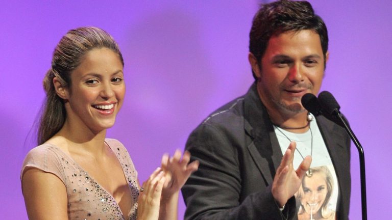 Alejandro Sanz compares his girlfriend to Shakira and shut down the comments