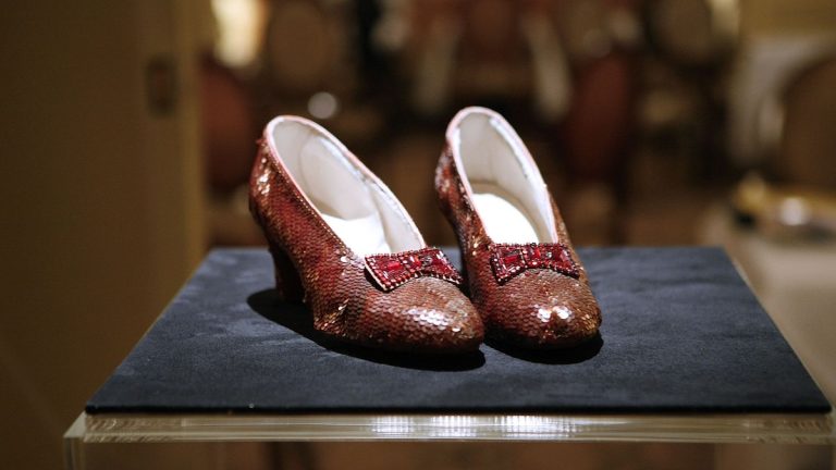 Why are the slippers silver instead of ruby ​​in 'Wicked'?